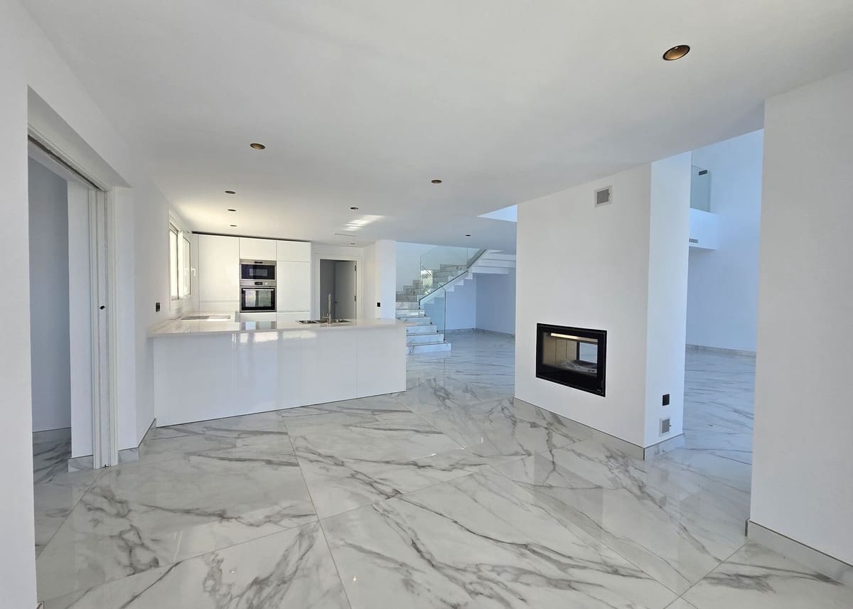 4 makuuhuone Huvila myytävänä paikassa La Mairena - 1 599 000 € (Ref: 9386773)