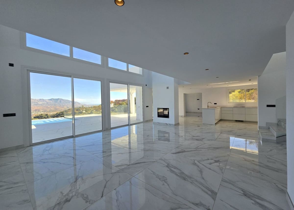 4 soveværelse Villa til salg i La Mairena med swimmingpool - € 1.599.000 (Ref: 9386773)