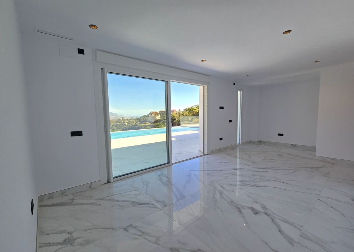 4 soveværelse Villa til salg i La Mairena med swimmingpool - € 1.599.000 (Ref: 9386773)