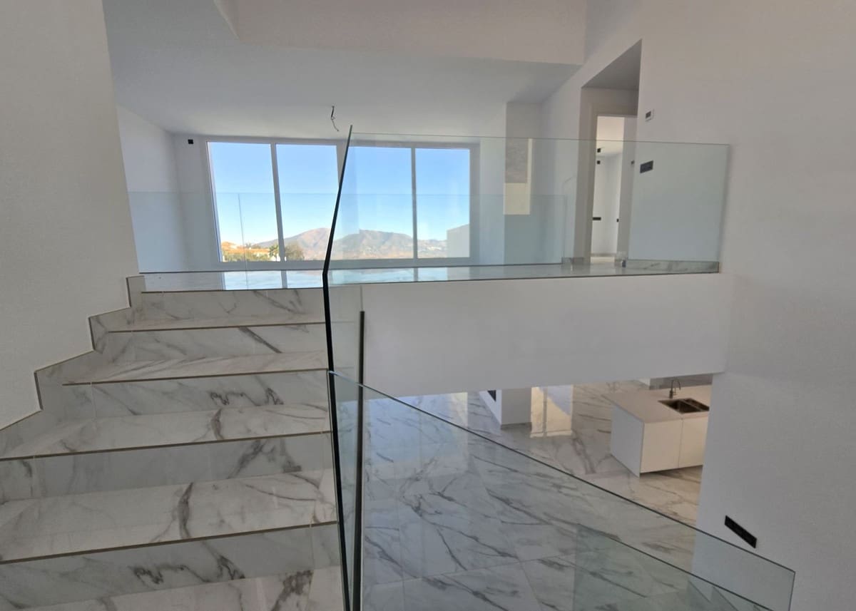 4 soveværelse Villa til salg i La Mairena med swimmingpool - € 1.599.000 (Ref: 9386773)