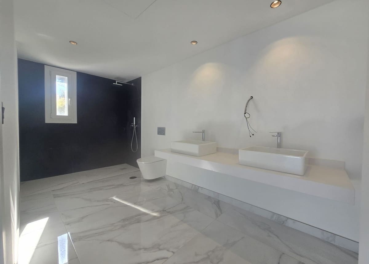 4 soveværelse Villa til salg i La Mairena med swimmingpool - € 1.599.000 (Ref: 9386773)