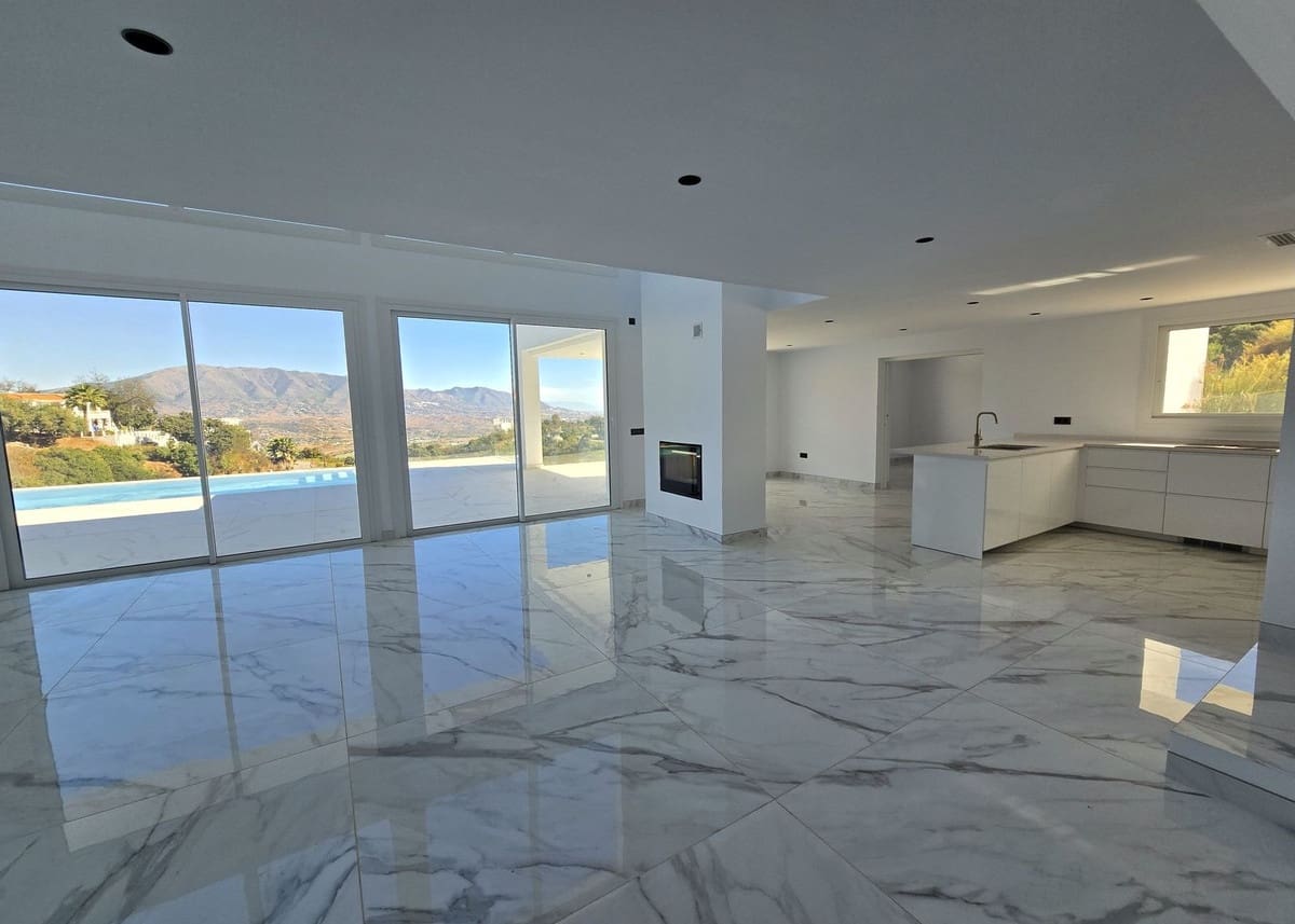 4 soveværelse Villa til salg i La Mairena med swimmingpool - € 1.599.000 (Ref: 9386773)