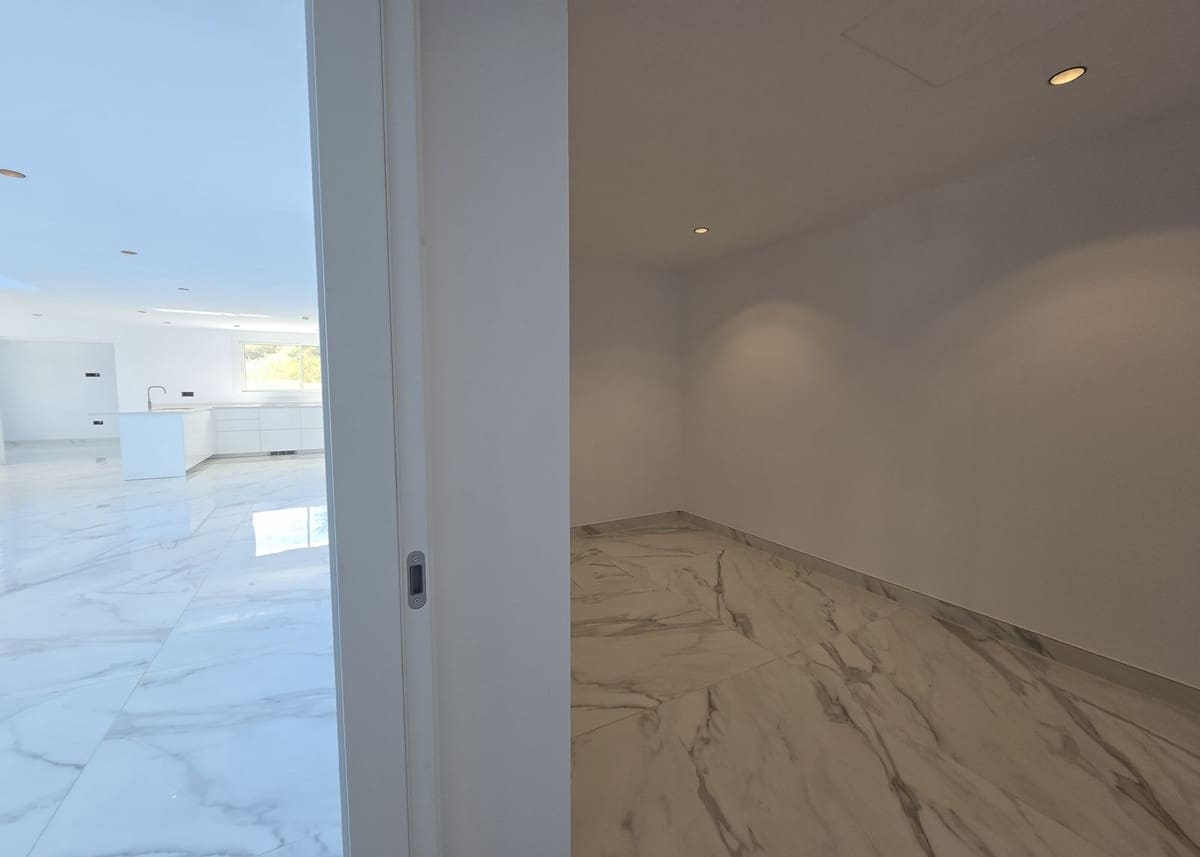 4 soveværelse Villa til salg i La Mairena med swimmingpool - € 1.599.000 (Ref: 9386773)