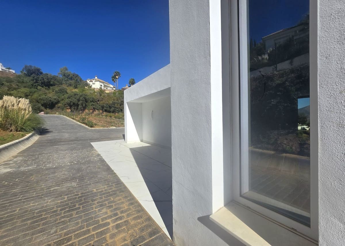 4 soveværelse Villa til salg i La Mairena med swimmingpool - € 1.599.000 (Ref: 9386773)