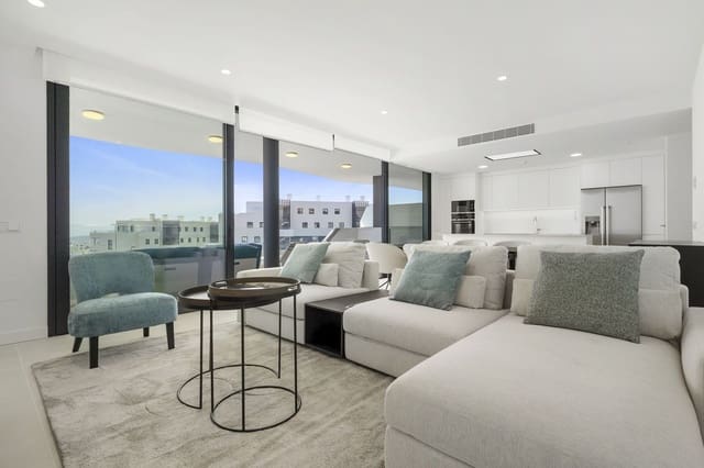 Apartamento de 2 habitaciones en Zona Puerto Deportivo, Fuengirola en venta - 598.000 € (Ref: 9386774)