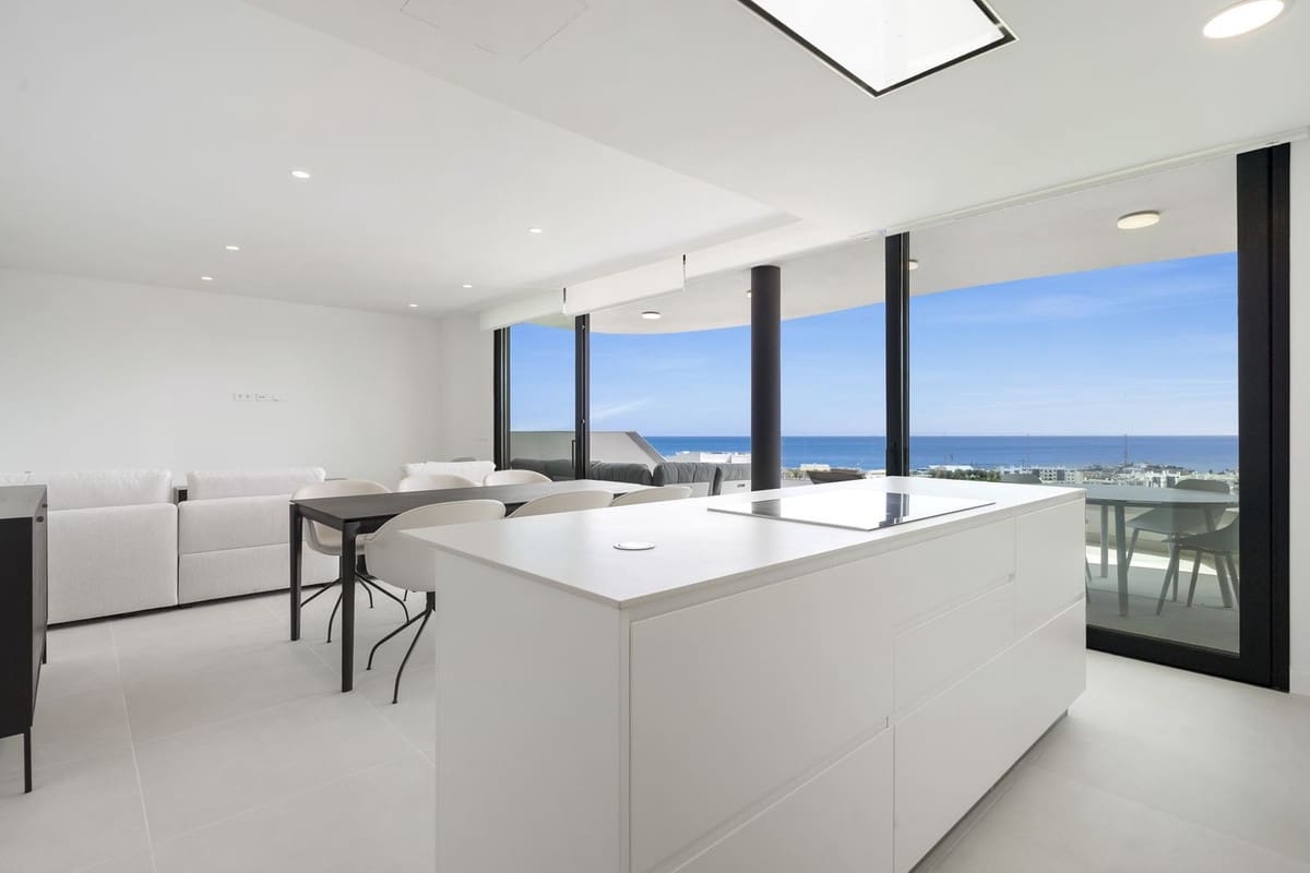 2 bedroom Apartment for sale in Fuengirola - € 598,000 (Ref: 9386774)