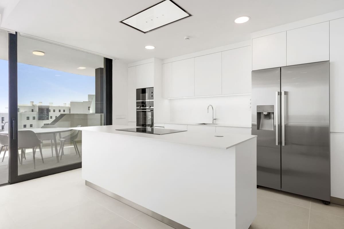 2 bedroom Apartment for sale in Fuengirola - € 598,000 (Ref: 9386774)