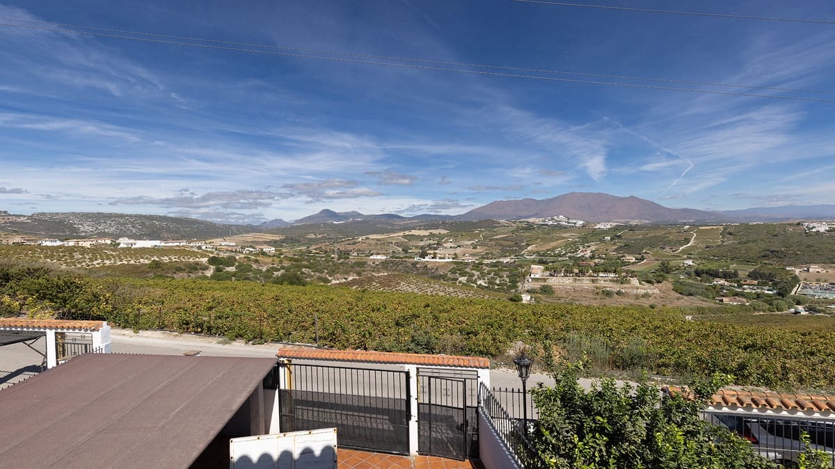 3 bedroom Townhouse for sale in Manilva - € 399,000 (Ref: 9386806)