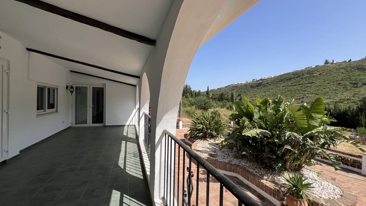 3 soveværelse Finca/Landehus til salg i La Duquesa / Puerto de la Duquesa - € 675.000 (Ref: 9386807)
