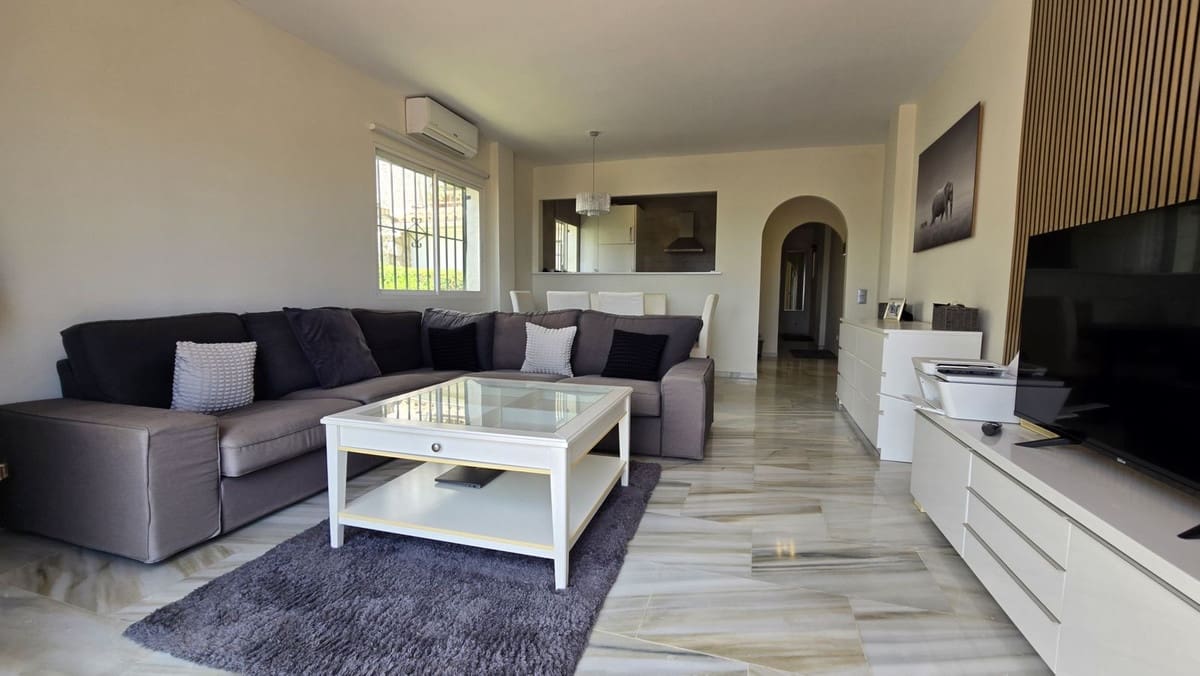 2 bedroom Apartment for sale in Calahonda - € 299,950 (Ref: 9386811)