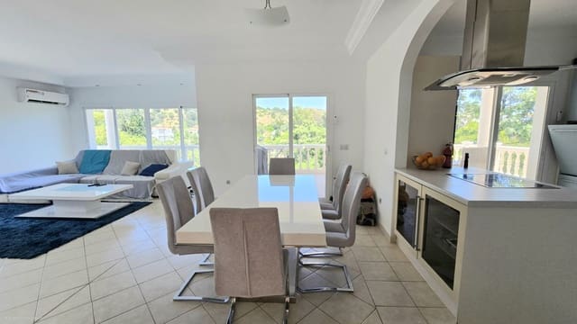 4 soveværelse Villa til salg i Calahonda, Mijas - € 1.249.000 (Ref: 9386813)