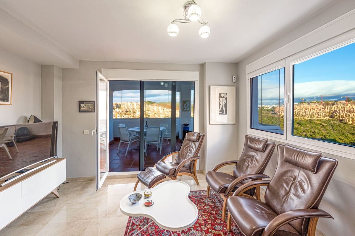 2 bedroom Apartment for sale in La Duquesa / Puerto de la Duquesa - € 315,000 (Ref: 9386816)