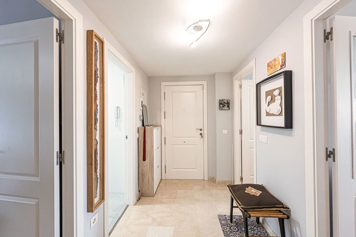 2 bedroom Apartment for sale in La Duquesa / Puerto de la Duquesa - € 315,000 (Ref: 9386816)