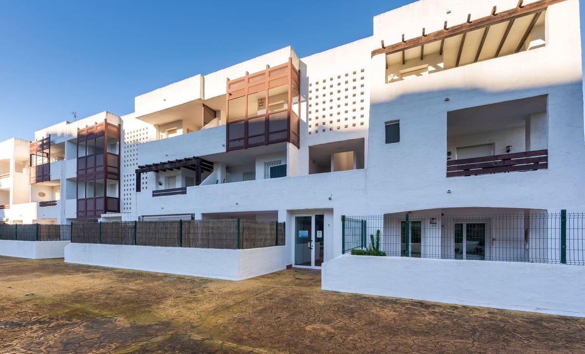 2 bedroom Apartment for sale in La Duquesa / Puerto de la Duquesa - € 315,000 (Ref: 9386816)