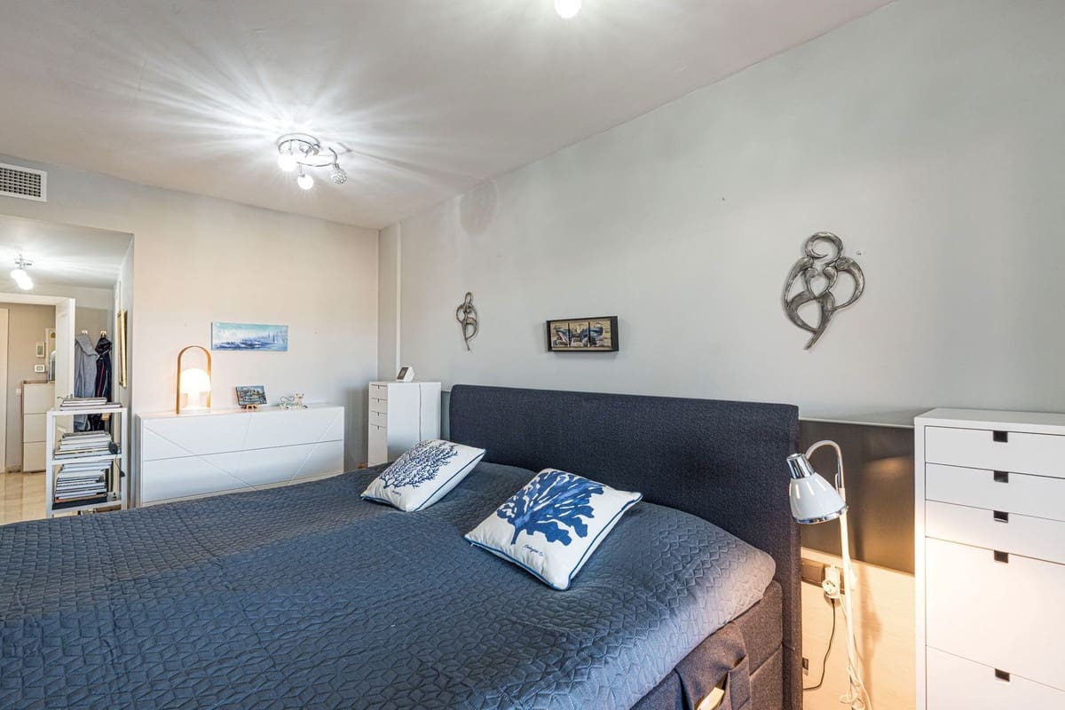 2 bedroom Apartment for sale in La Duquesa / Puerto de la Duquesa - € 315,000 (Ref: 9386816)