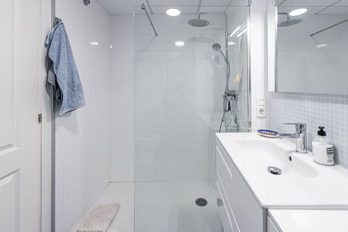 2 bedroom Apartment for sale in La Duquesa / Puerto de la Duquesa - € 315,000 (Ref: 9386816)