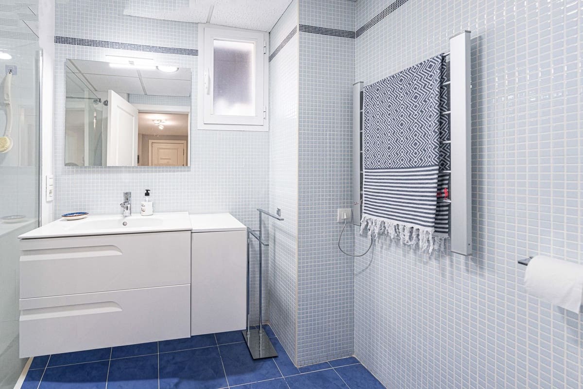 2 bedroom Apartment for sale in La Duquesa / Puerto de la Duquesa - € 315,000 (Ref: 9386816)