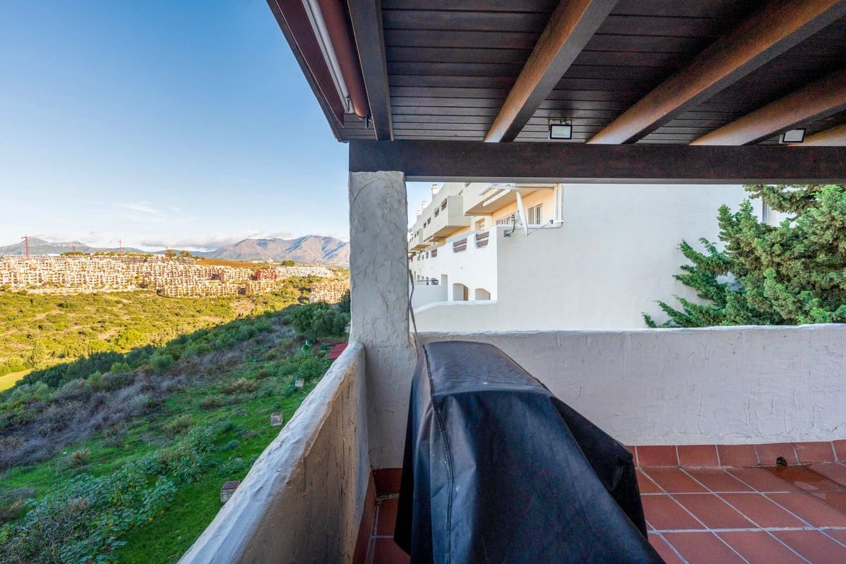 2 bedroom Apartment for sale in La Duquesa / Puerto de la Duquesa - € 315,000 (Ref: 9386816)