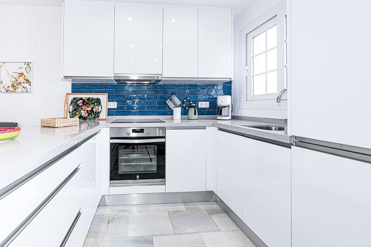 2 bedroom Penthouse for sale in La Duquesa / Puerto de la Duquesa - € 299,000 (Ref: 9386817)