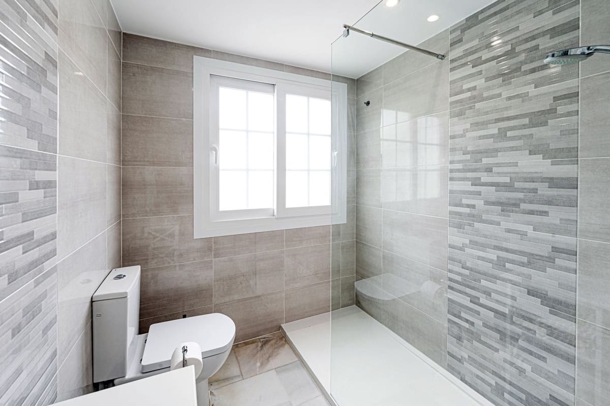 2 bedroom Penthouse for sale in La Duquesa / Puerto de la Duquesa - € 299,000 (Ref: 9386817)