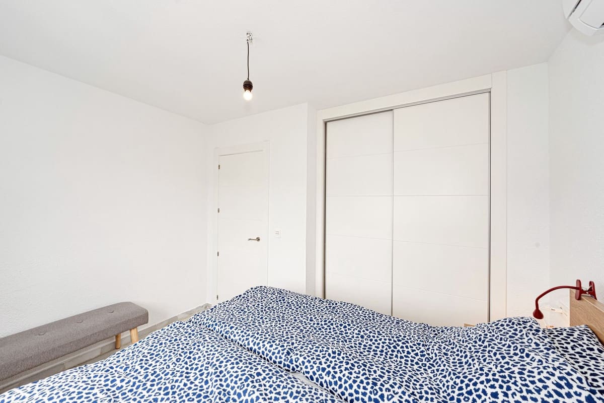 2 bedroom Penthouse for sale in La Duquesa / Puerto de la Duquesa - € 299,000 (Ref: 9386817)