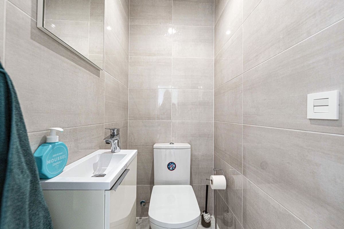 2 bedroom Penthouse for sale in La Duquesa / Puerto de la Duquesa - € 299,000 (Ref: 9386817)