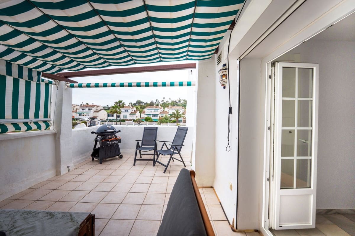 2 bedroom Penthouse for sale in La Duquesa / Puerto de la Duquesa - € 299,000 (Ref: 9386817)