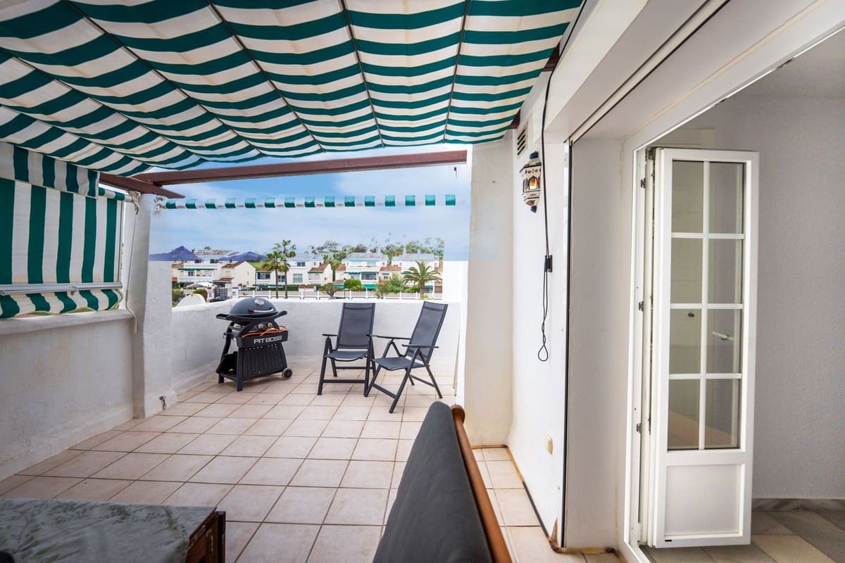2 bedroom Penthouse for sale in La Duquesa / Puerto de la Duquesa - € 299,000 (Ref: 9386817)