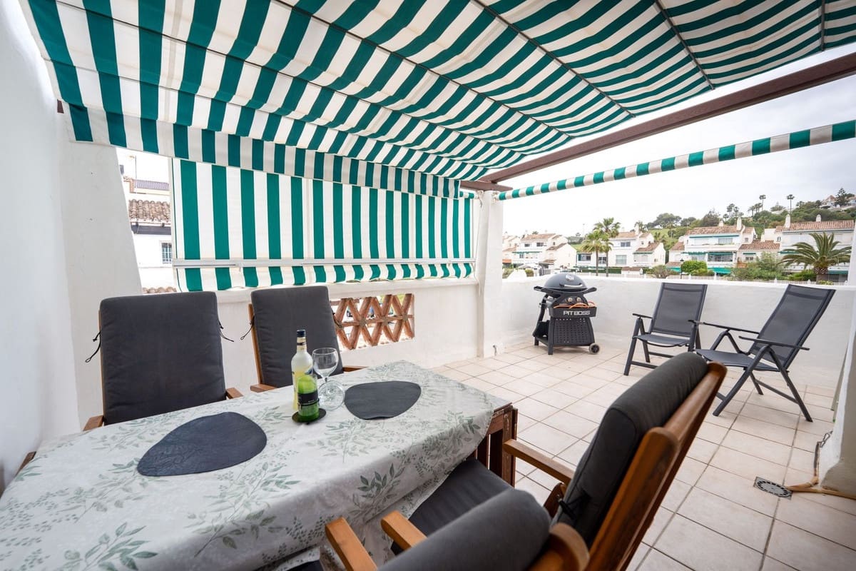 2 bedroom Penthouse for sale in La Duquesa / Puerto de la Duquesa - € 299,000 (Ref: 9386817)