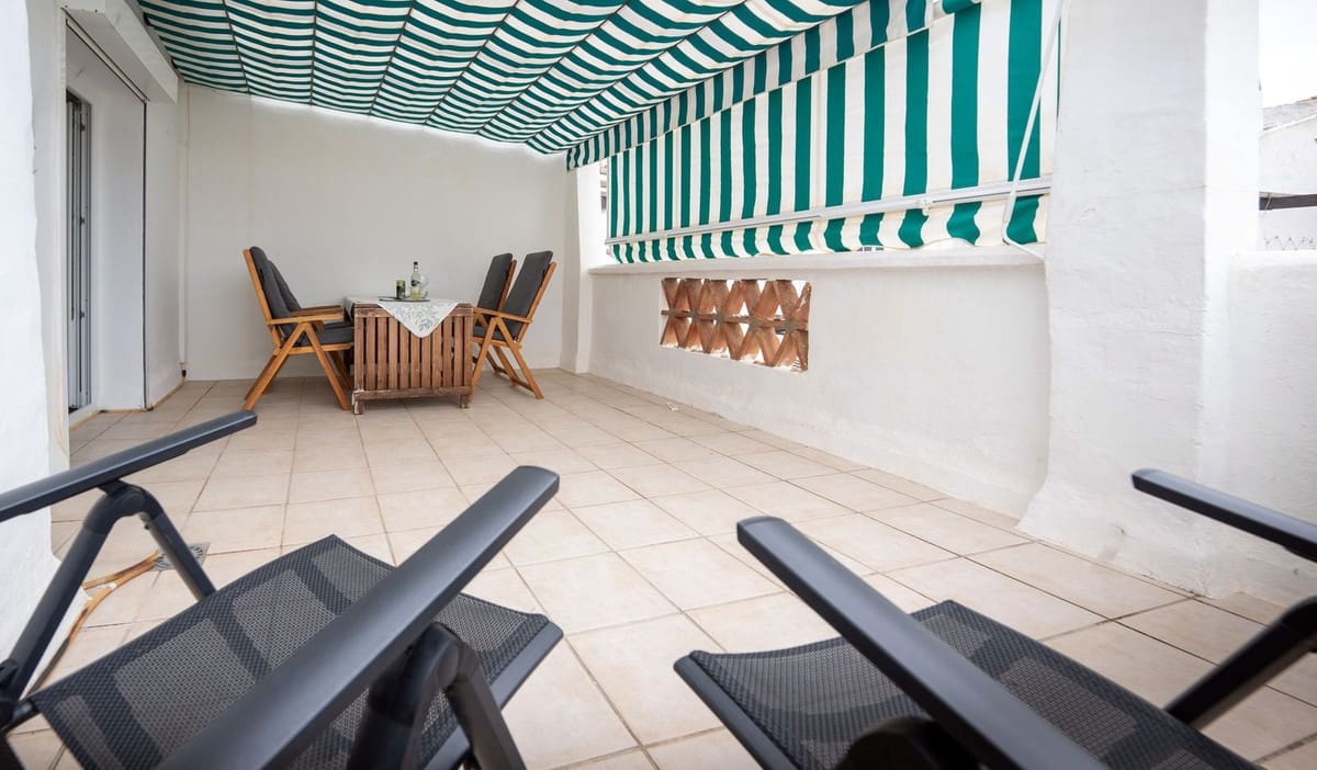 2 bedroom Penthouse for sale in La Duquesa / Puerto de la Duquesa - € 299,000 (Ref: 9386817)