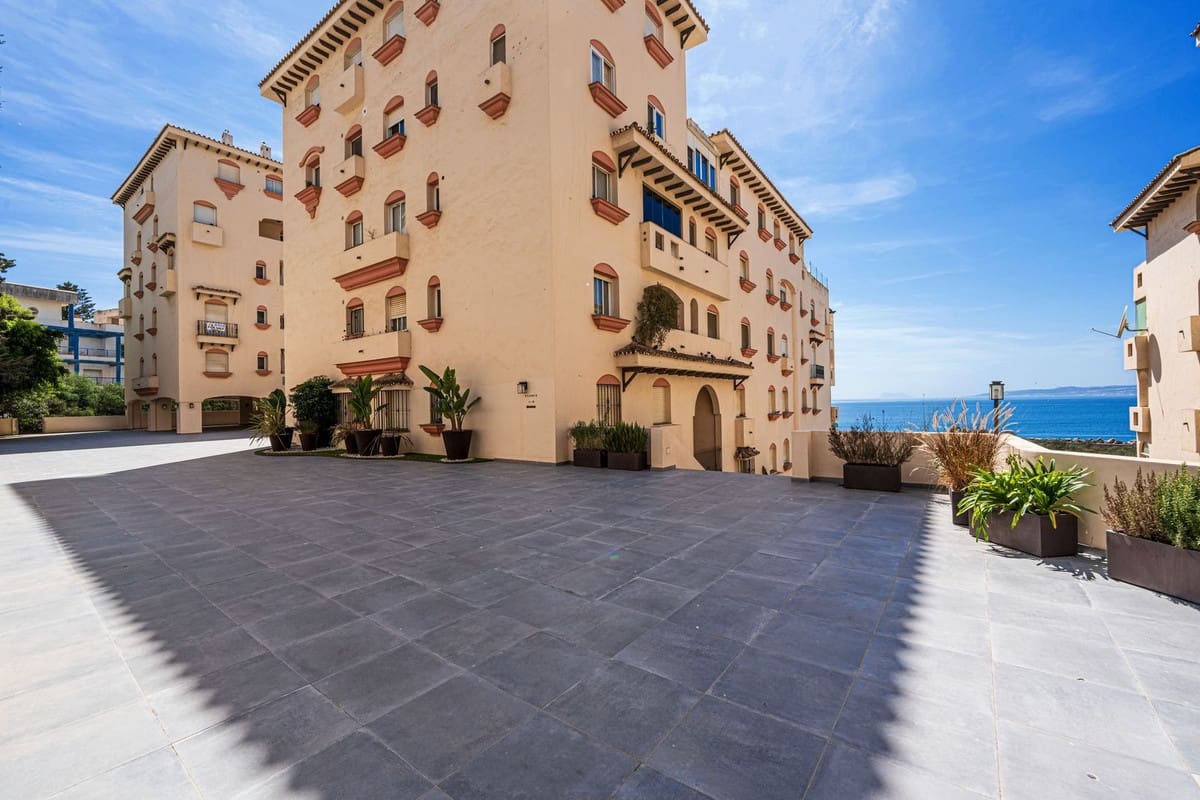 2 bedroom Apartment for sale in Estepona - € 349,000 (Ref: 9386819)