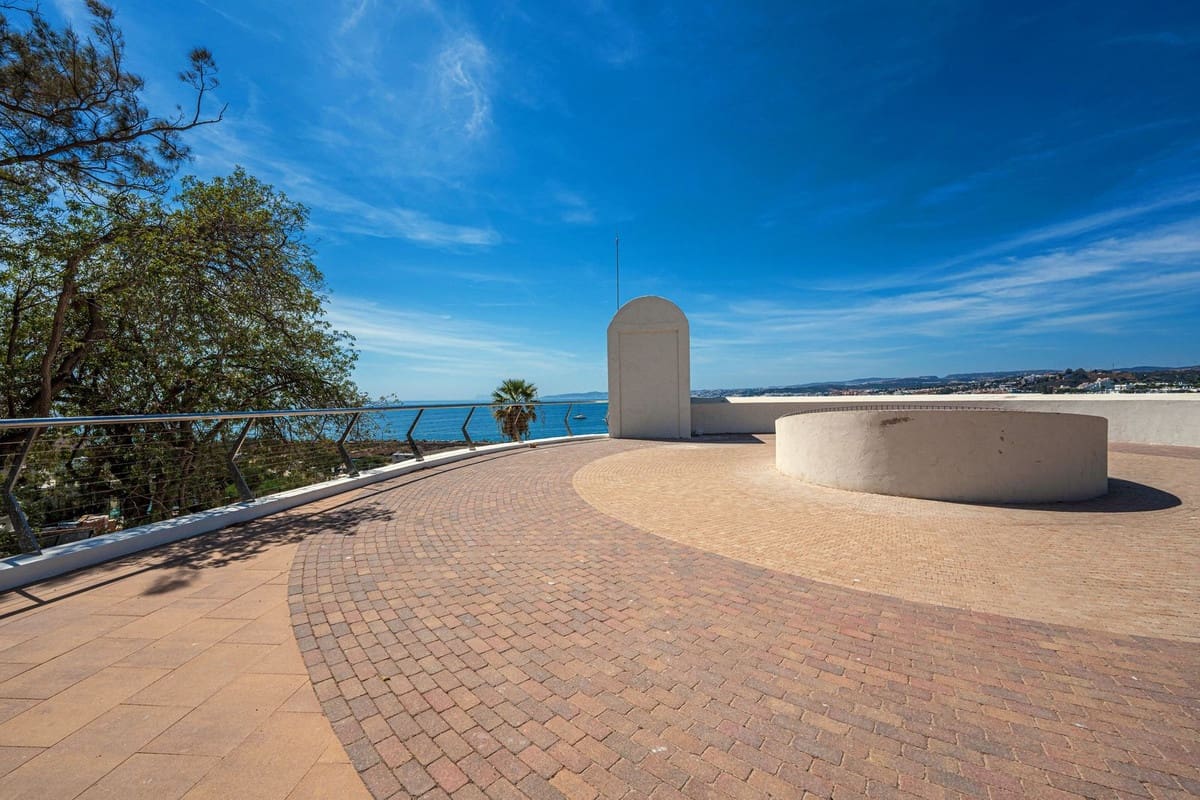 2 bedroom Apartment for sale in Estepona - € 349,000 (Ref: 9386819)