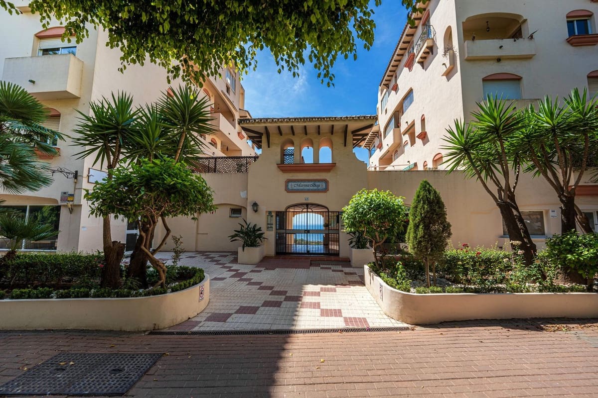 2 bedroom Apartment for sale in Estepona - € 349,000 (Ref: 9386819)