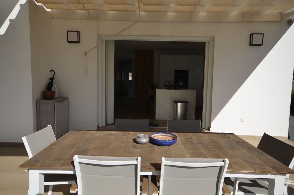 4 soverom Villa til salgs i Manilva med svømmebasseng - € 1 850 000 (Ref: 9386820)