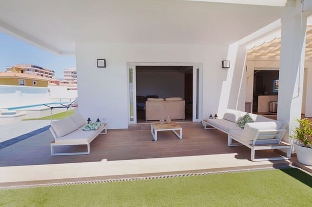 4 Zimmer Villa zu verkaufen in Manilva Pueblo, Manilva mit Pool - 1.850.000 € (Ref: 9386820)