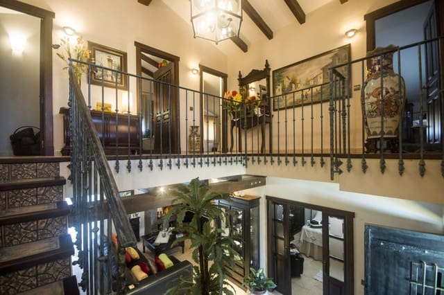 5 soveværelse Villa til salg i Coín med swimmingpool - € 899.000 (Ref: 9386828)