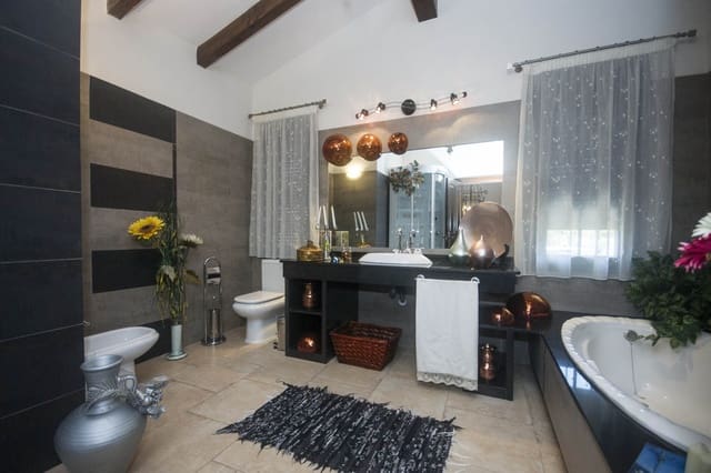 5 soveværelse Villa til salg i Coín med swimmingpool - € 899.000 (Ref: 9386828)