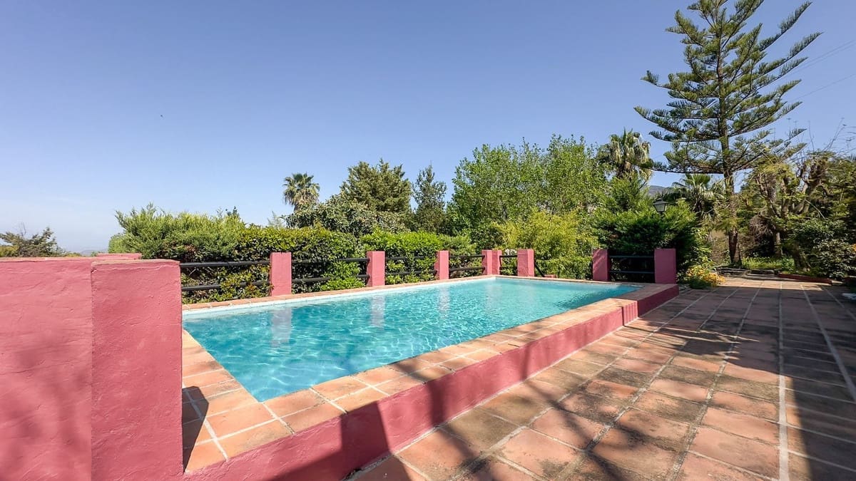 3 bedroom Finca/Country House for sale in Alhaurin el Grande - € 680,000 (Ref: 9386830)