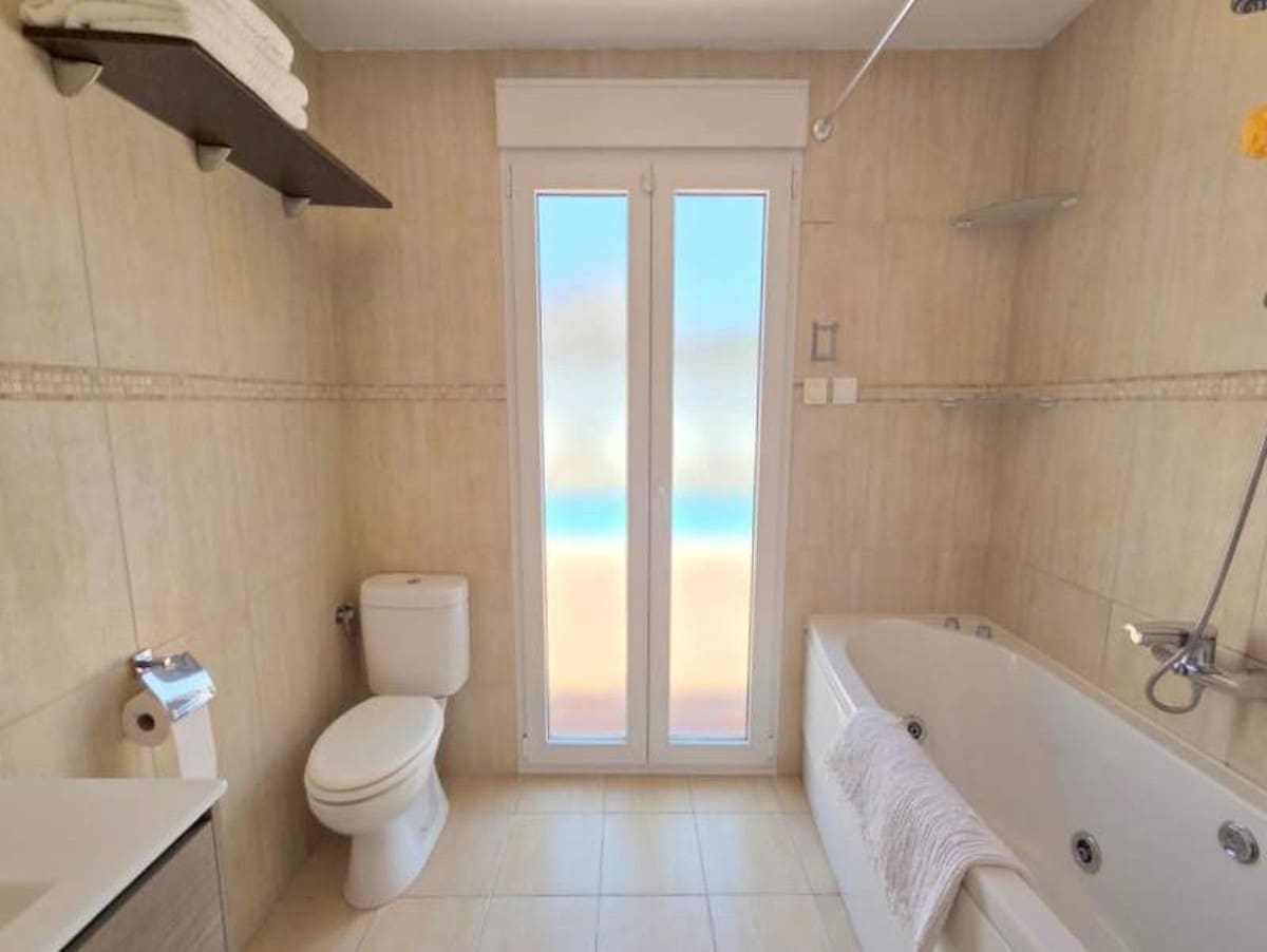 5 sypialnia Willa na sprzedaż w Manilva z basenem - 595 000 € (Ref: 9386834)