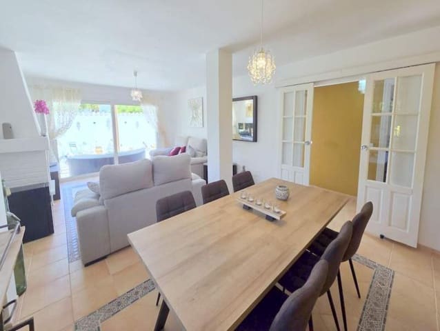 Chalet de 5 habitaciones en Manilva Pueblo, Manilva en venta con piscina - 595.000 € (Ref: 9386834)