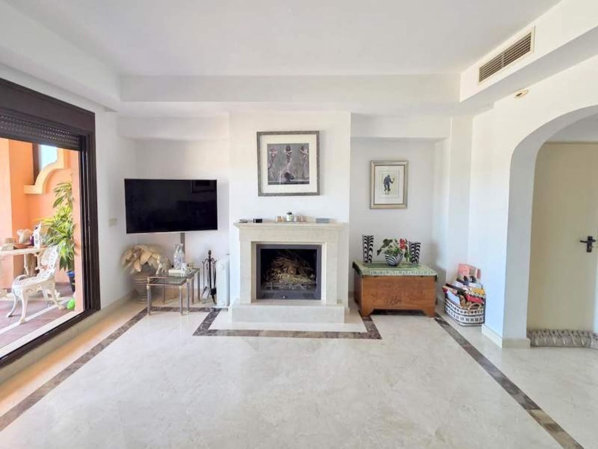 3 makuuhuone Omakotitalo myytävänä paikassa Estepona - 445 000 € (Ref: 9386835)