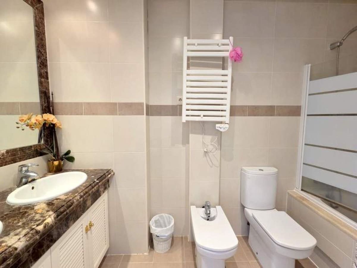 3 makuuhuone Omakotitalo myytävänä paikassa Estepona - 445 000 € (Ref: 9386835)