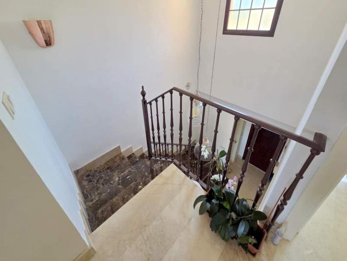 3 makuuhuone Omakotitalo myytävänä paikassa Estepona - 445 000 € (Ref: 9386835)