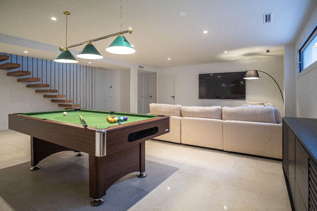 6 bedroom Villa for sale in Mijas - € 2,450,000 (Ref: 9386838)