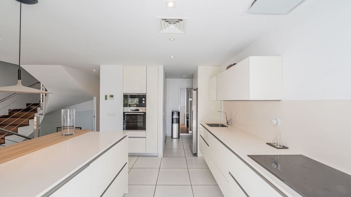 4 makuuhuone Huvila myytävänä paikassa Benalmadena - 1 150 000 € (Ref: 9386841)