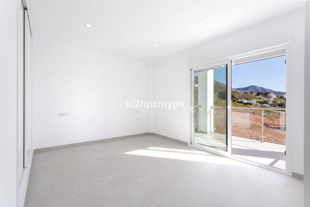 4 bedroom Villa for sale in Nerja - € 865,000 (Ref: 9413301)