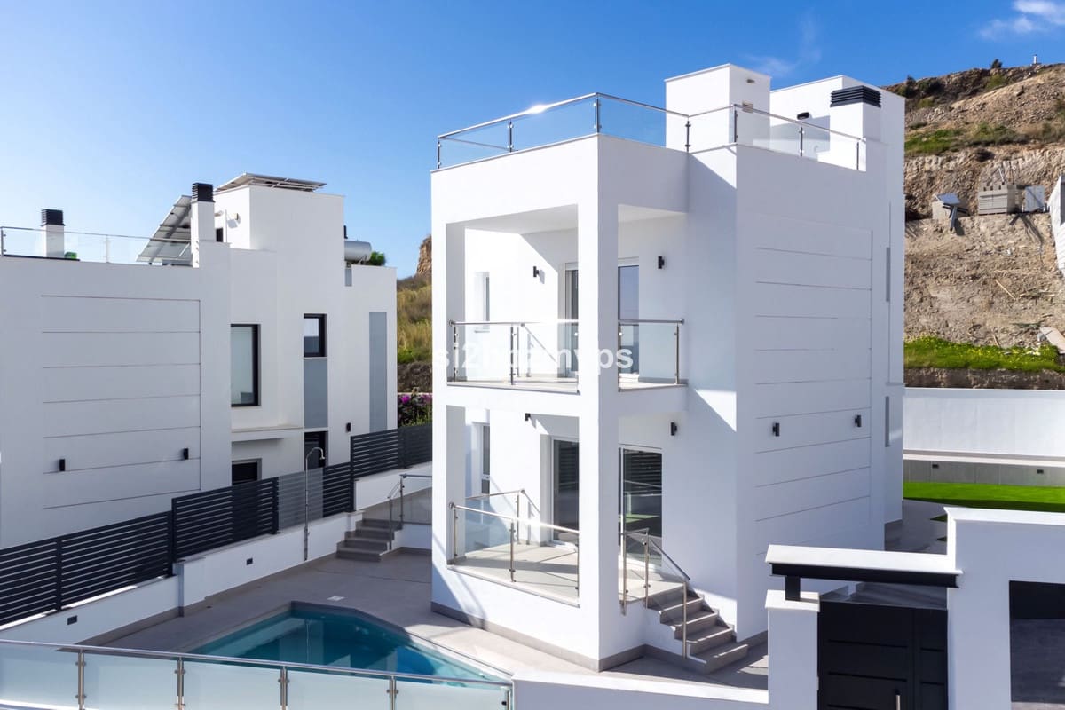 4 bedroom Villa for sale in Nerja - € 865,000 (Ref: 9413301)