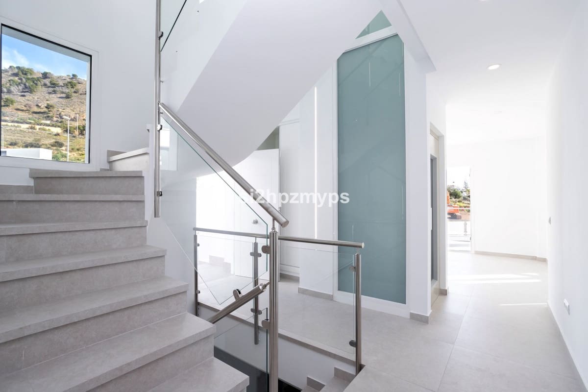 4 bedroom Villa for sale in Nerja - € 865,000 (Ref: 9413301)