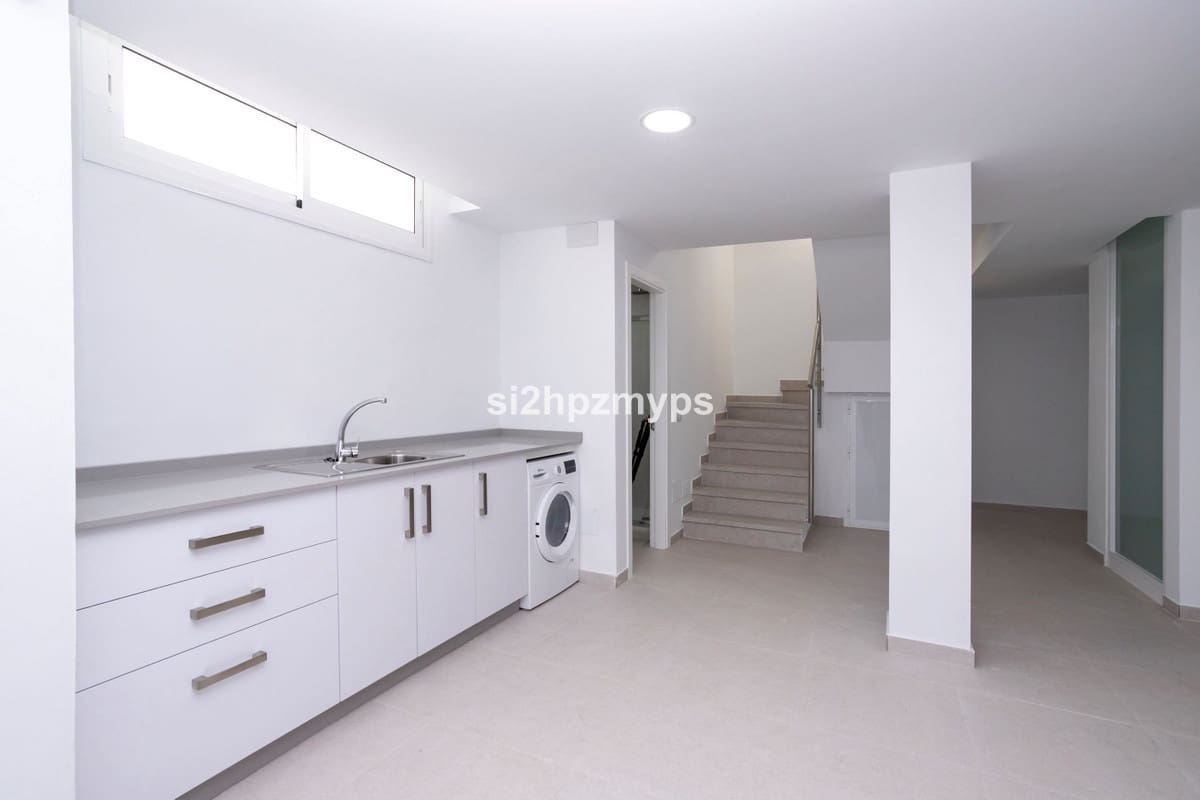 4 bedroom Villa for sale in Nerja - € 865,000 (Ref: 9413301)