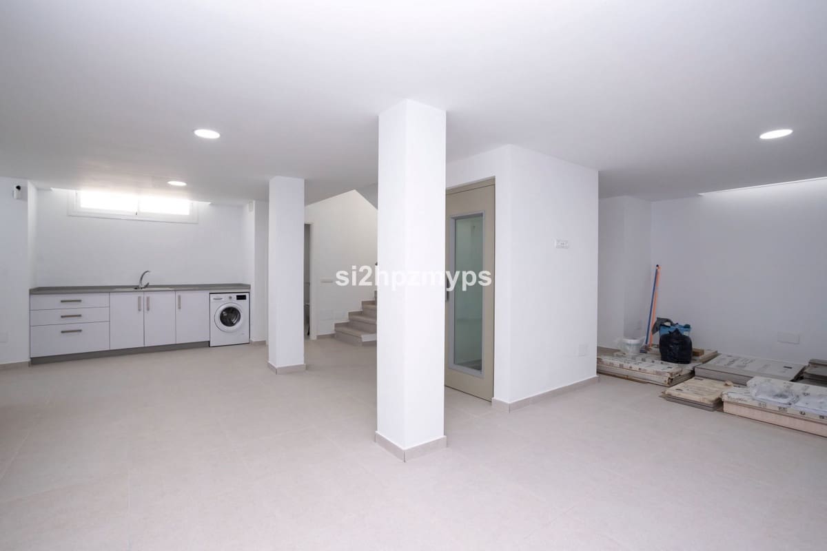 4 bedroom Villa for sale in Nerja - € 865,000 (Ref: 9413301)